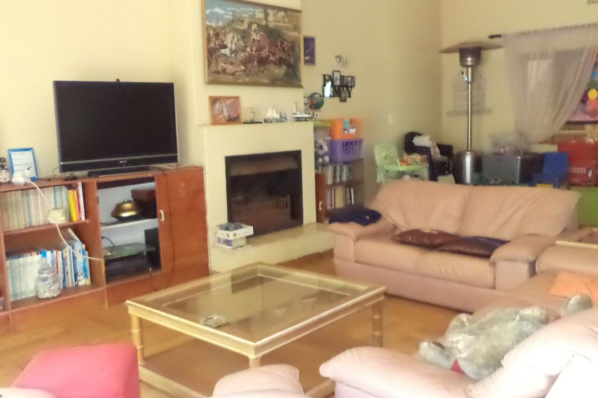 Lovely Living with Space, Style & Security - Photo 2