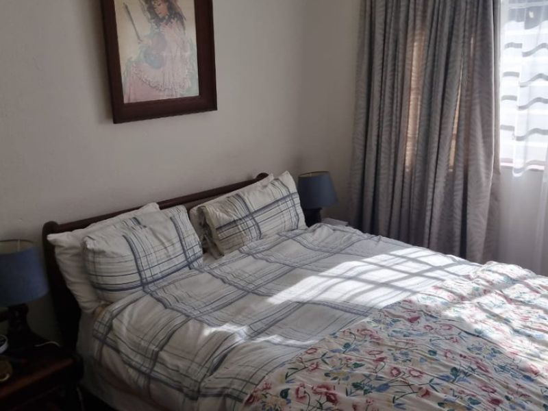 Secure, Spacious & Perfectly Located 3-Bedroom Flat - Photo 5