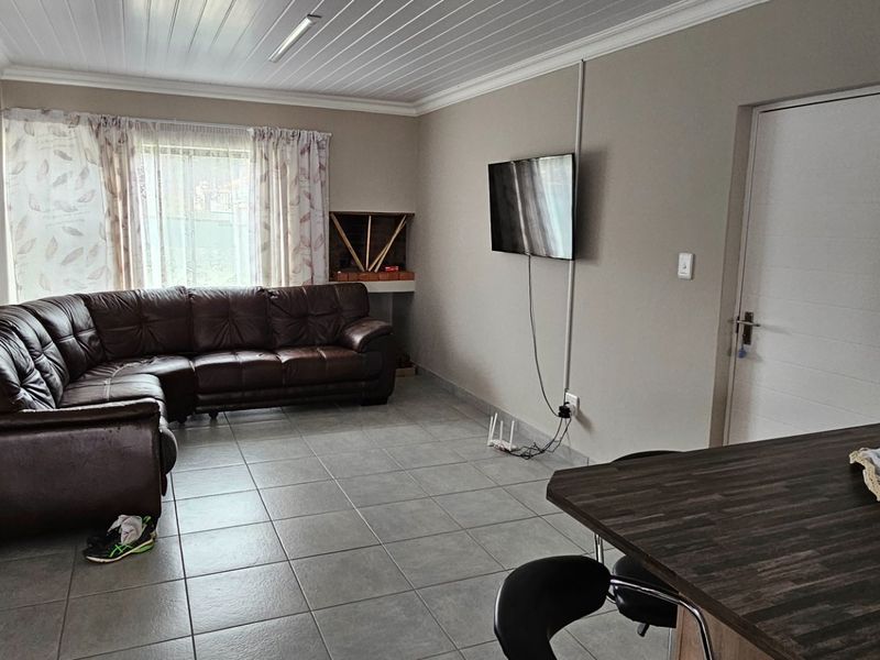 Open plan living in Aloe park - Photo 4