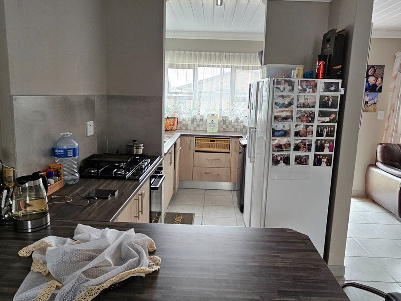 Open plan living in Aloe park - Photo 1