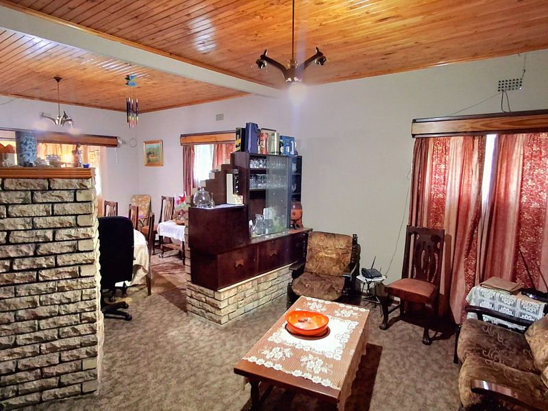 4-Bedroom, 2-Bathroom Family Home with Income-Generating Flatlet - Photo 8