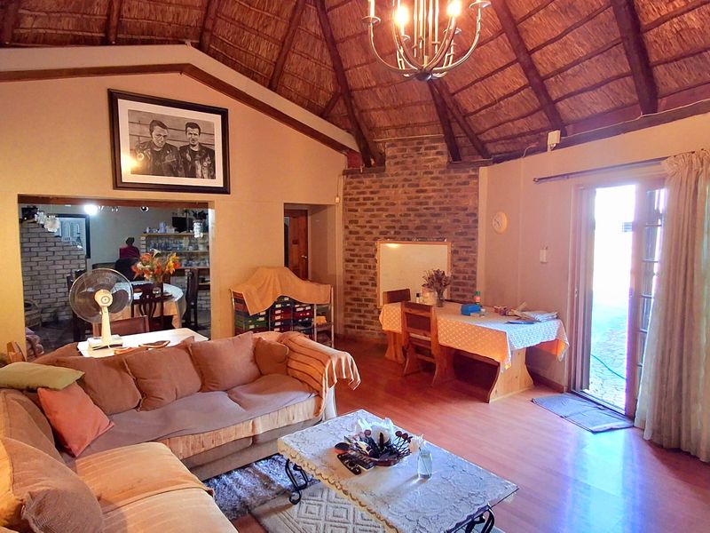 4-Bedroom, 2-Bathroom Family Home with Income-Generating Flatlet - Photo 6