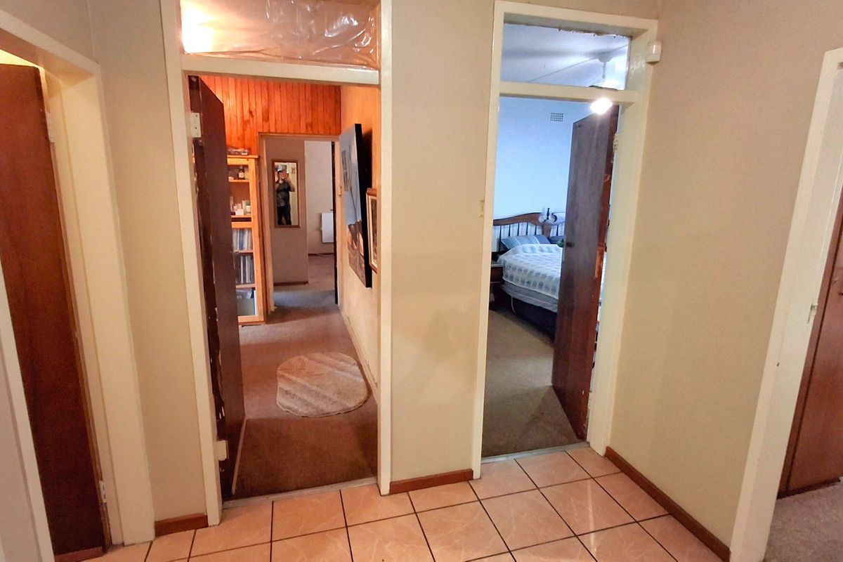 4-Bedroom, 2-Bathroom Family Home with Income-Generating Flatlet - Photo 4