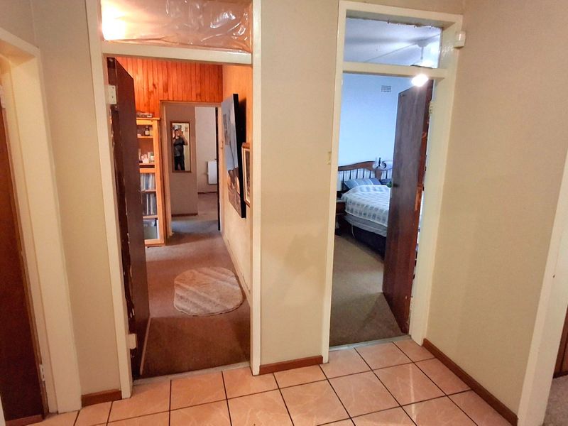 4-Bedroom, 2-Bathroom Family Home with Income-Generating Flatlet - Photo 4