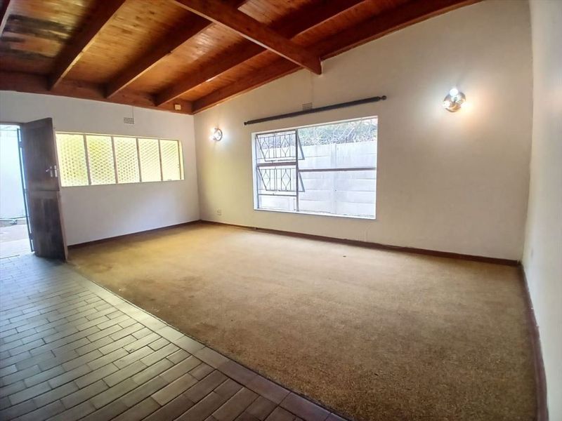 Spacious Family Home with Exceptional Amenities - Photo 3