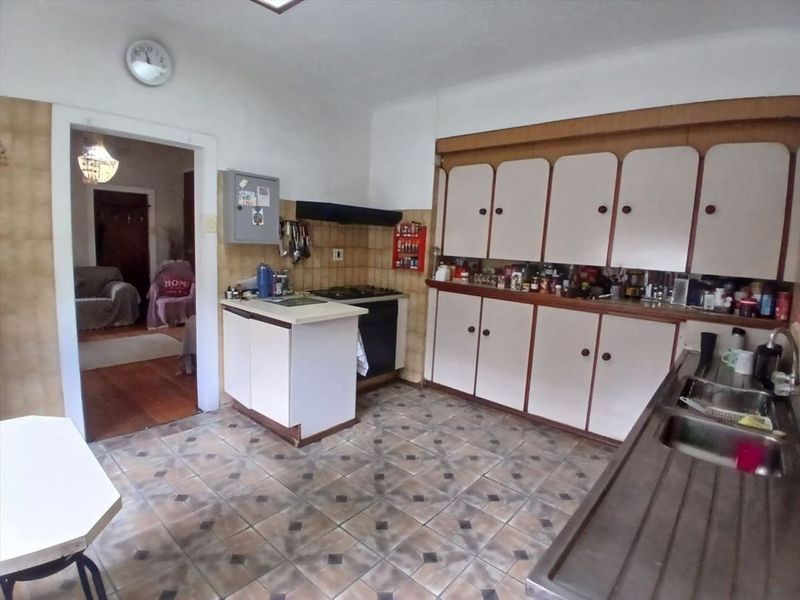 Spacious Family Home with Exceptional Amenities - Photo 1