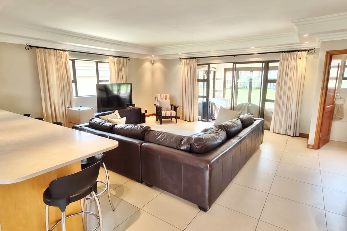 Luxury Waterfront Living with Panoramic Vaal Dam Views - Photo 2