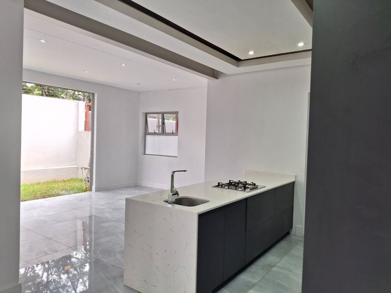 New Modern 4Bed 4.5 Bath + staff quarters - Photo 3