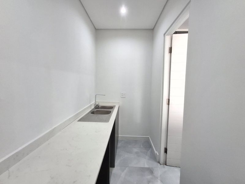 New Modern 4Bed 4.5 Bath + staff quarters - Photo 7