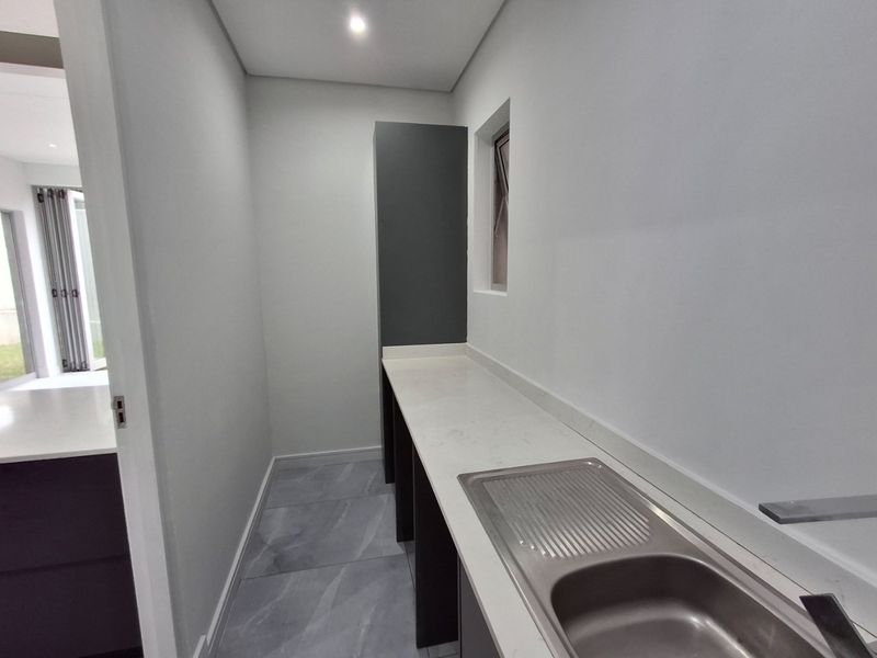 New Modern 4Bed 4.5 Bath + staff quarters - Photo 6