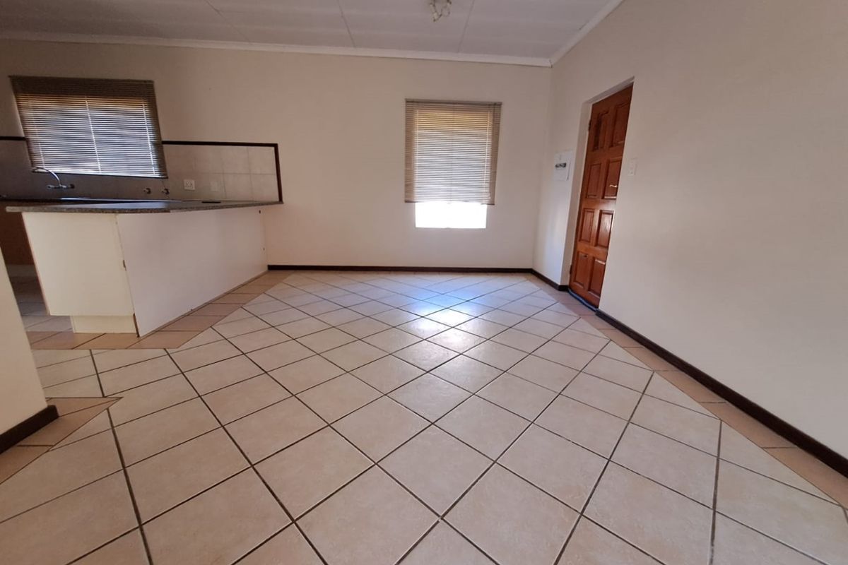 A Lovely 2 Bedroom 1 bathroom Apartment for sale in Monavoni - Photo 2