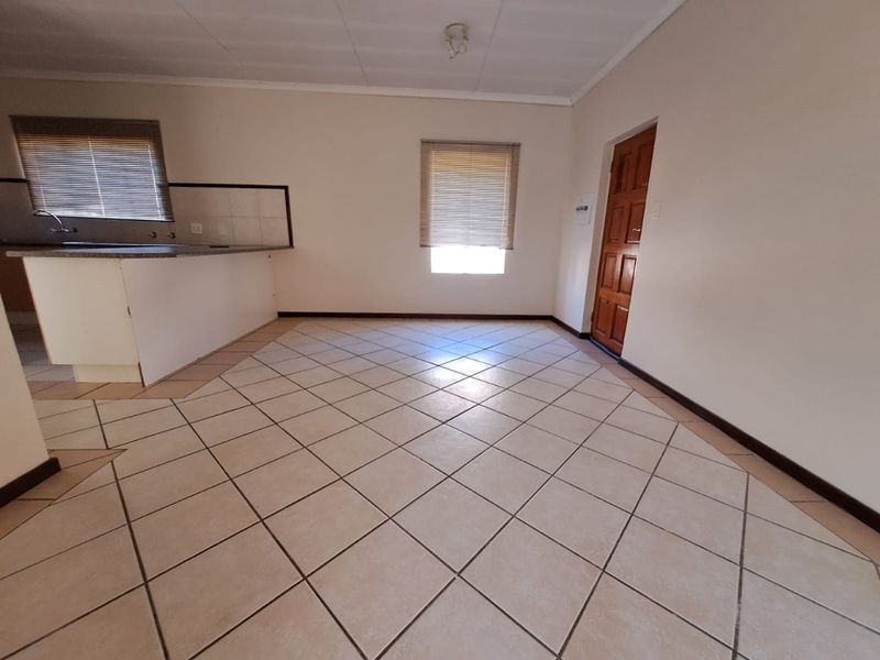 A Lovely 2 Bedroom 1 bathroom Apartment for sale in Monavoni - Photo 2