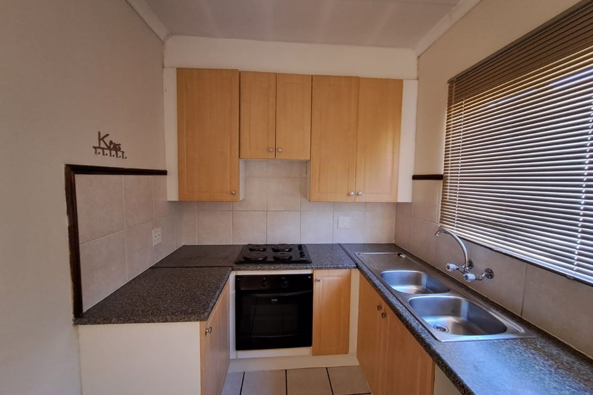 A Lovely 2 Bedroom 1 bathroom Apartment for sale in Monavoni - Photo 4
