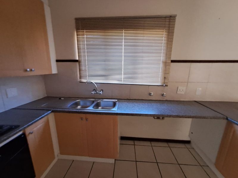 A Lovely 2 Bedroom 1 bathroom Apartment for sale in Monavoni - Photo 10