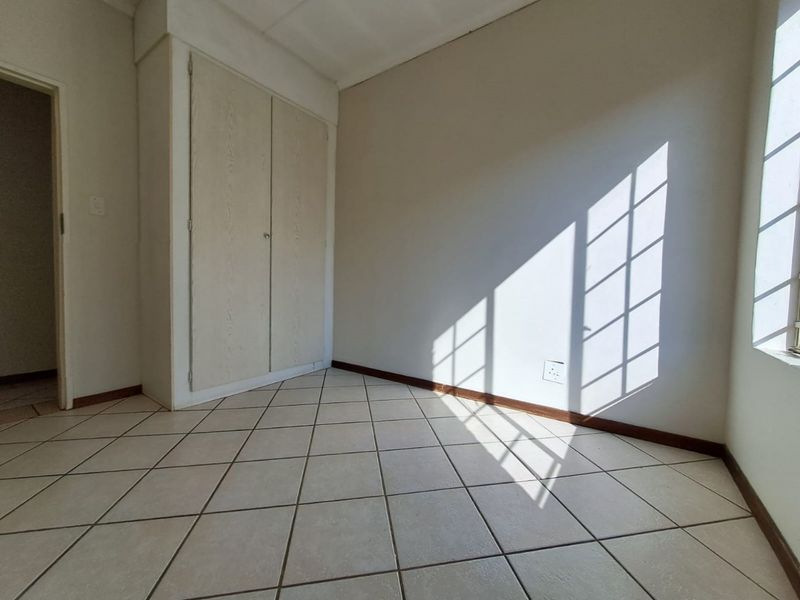 A Lovely 2 Bedroom 1 bathroom Apartment for sale in Monavoni - Photo 6