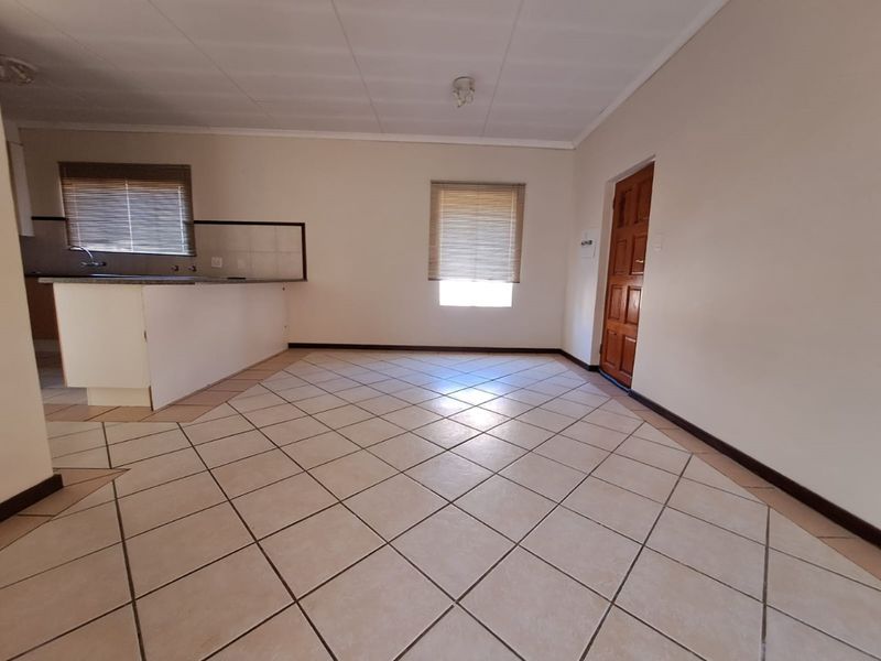 A Lovely 2 Bedroom 1 bathroom Apartment for sale in Monavoni - Photo 8