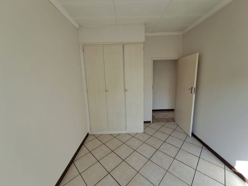 A Lovely 2 Bedroom 1 bathroom Apartment for sale in Monavoni - Photo 3