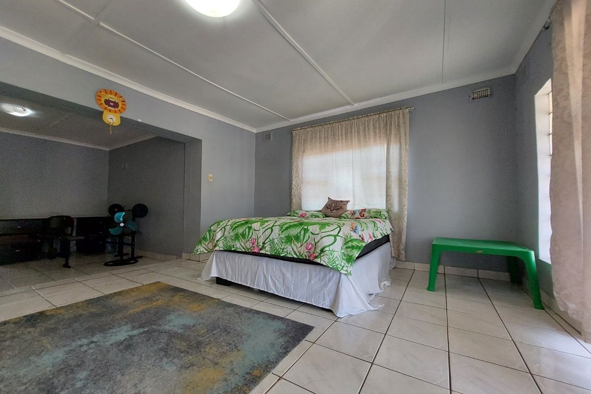 Double Story 3-Bedroom Semi Detached home for Sale - Photo 5