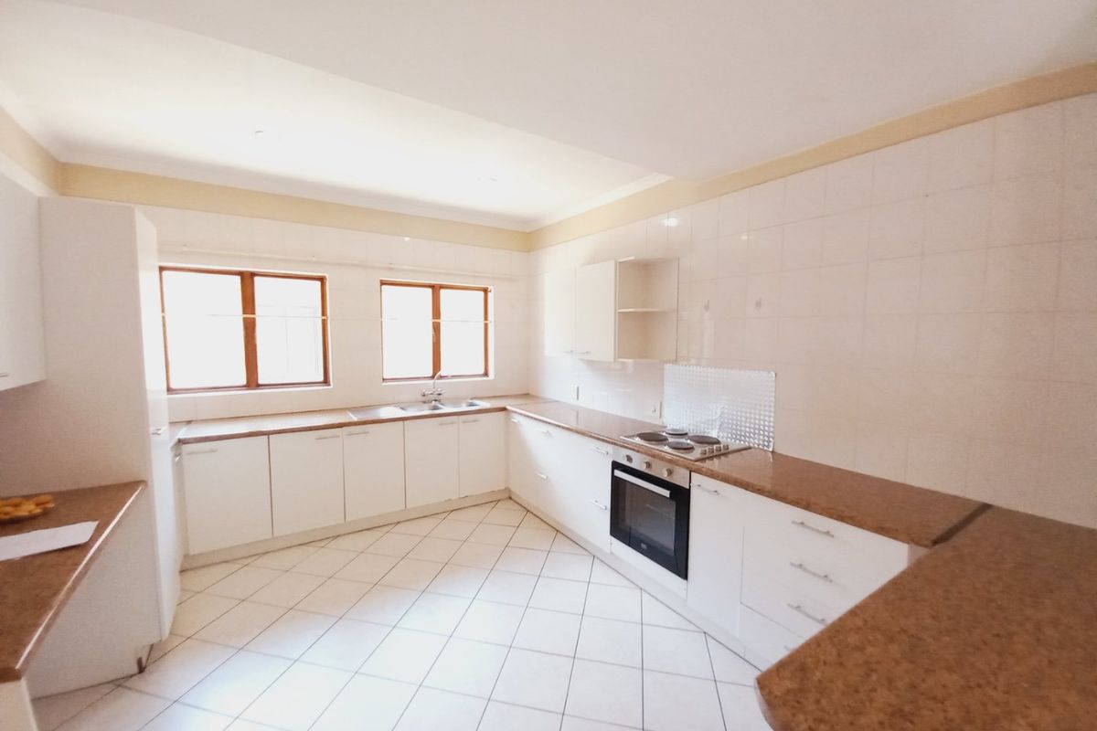 A Secure and Stylish Duplex Offering Comfortable Living in Sought-After Buurendal - Photo 3