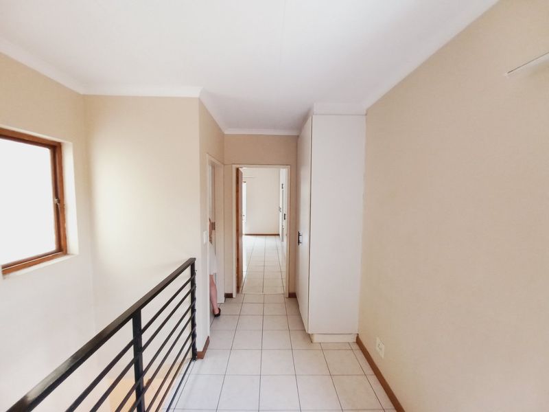 A Secure and Stylish Duplex Offering Comfortable Living in Sought-After Buurendal - Photo 8