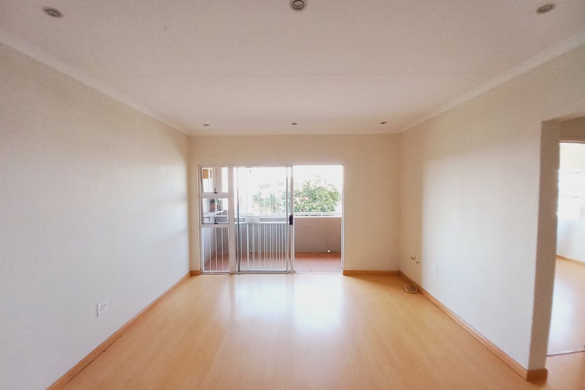 An Easy-Living Apartment Set in a Quiet and Well-Positioned Corner of Sunnyridge - Photo 3