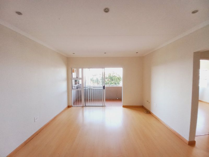 An Easy-Living Apartment Set in a Quiet and Well-Positioned Corner of Sunnyridge - Photo 3