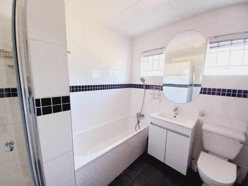 An Easy-Living Apartment Set in a Quiet and Well-Positioned Corner of Sunnyridge - Photo 10