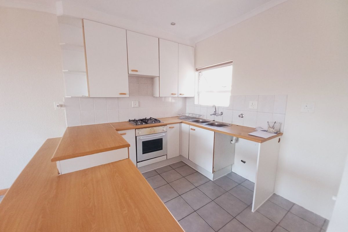 An Easy-Living Apartment Set in a Quiet and Well-Positioned Corner of Sunnyridge - Photo 4