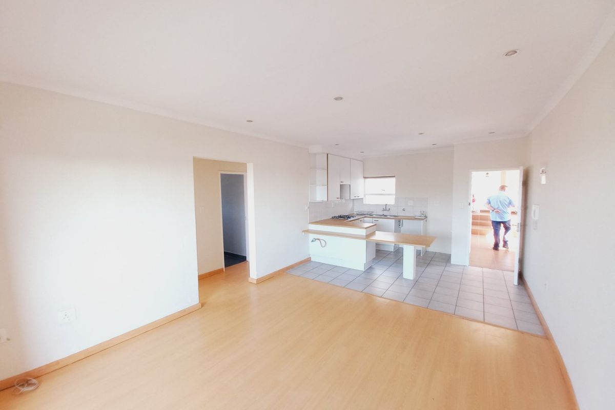 An Easy-Living Apartment Set in a Quiet and Well-Positioned Corner of Sunnyridge - Photo 2