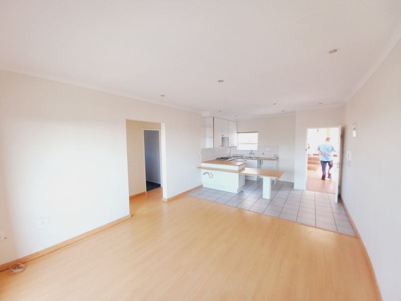 An Easy-Living Apartment Set in a Quiet and Well-Positioned Corner of Sunnyridge - Photo 2