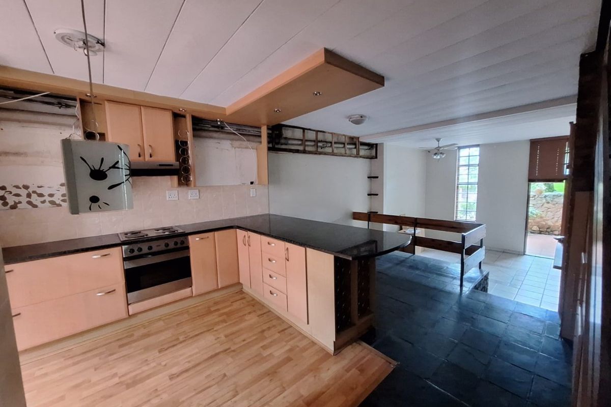 Tranquil 3-Bedroom Duplex in Beautiful Tree-Filled Complex | Deceased Estate Opportunity - Photo 4