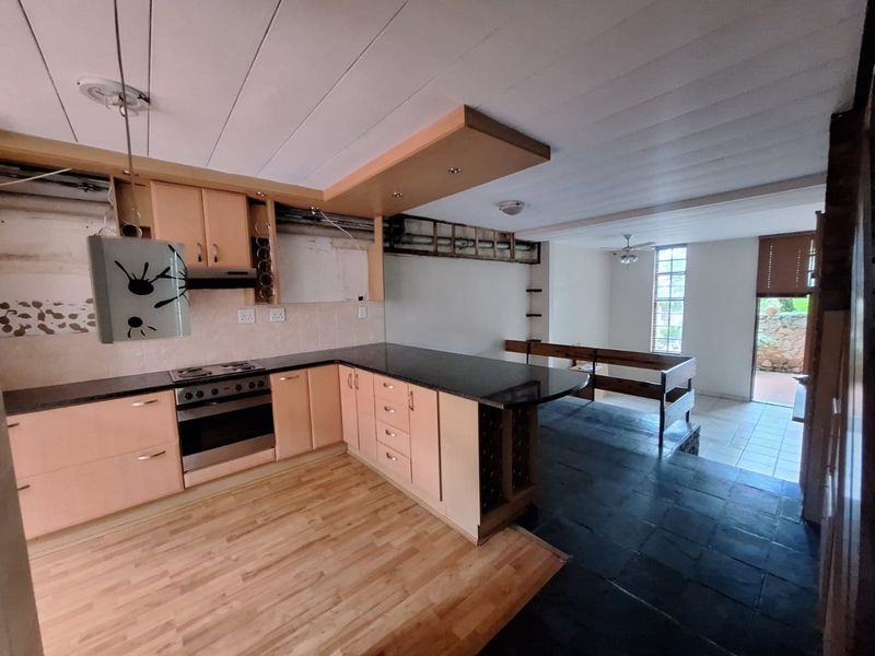 Tranquil 3-Bedroom Duplex in Beautiful Tree-Filled Complex | Deceased Estate Opportunity - Photo 4