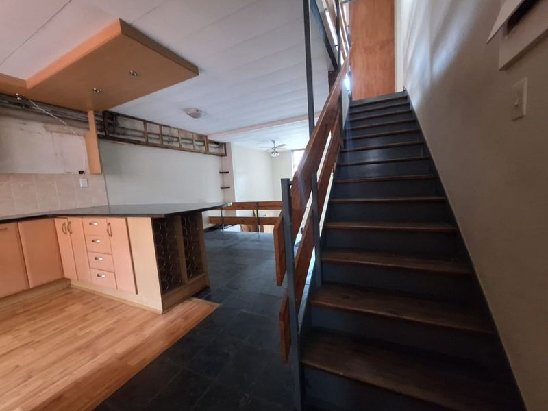 Tranquil 3-Bedroom Duplex in Beautiful Tree-Filled Complex | Deceased Estate Opportunity - Photo 5