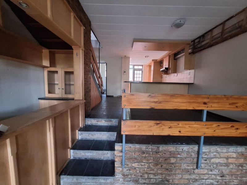 Tranquil 3-Bedroom Duplex in Beautiful Tree-Filled Complex | Deceased Estate Opportunity - Photo 10