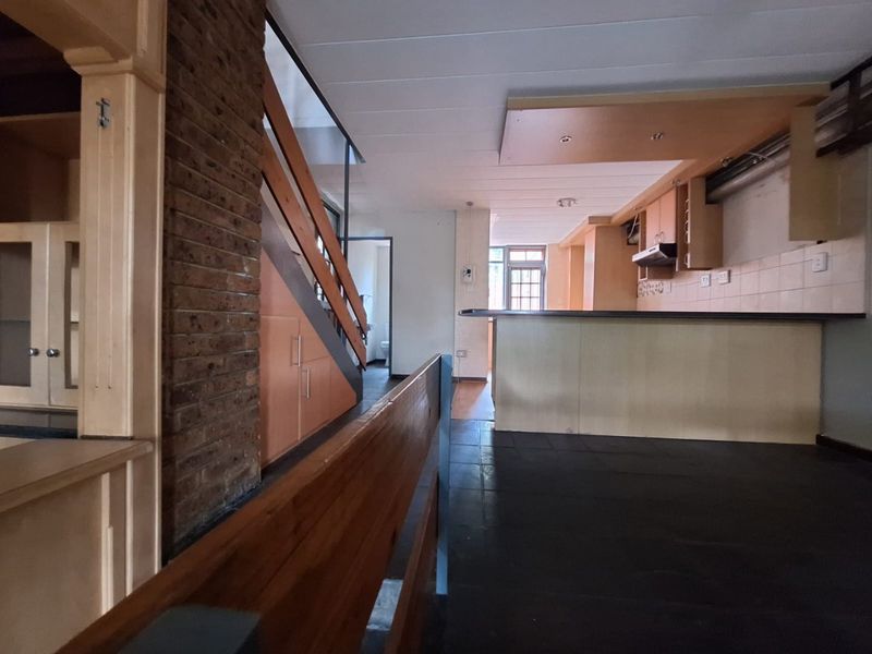 Tranquil 3-Bedroom Duplex in Beautiful Tree-Filled Complex | Deceased Estate Opportunity - Photo 9