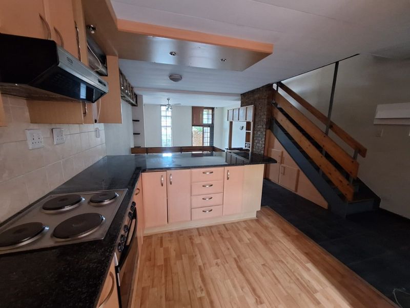 Tranquil 3-Bedroom Duplex in Beautiful Tree-Filled Complex | Deceased Estate Opportunity - Photo 7