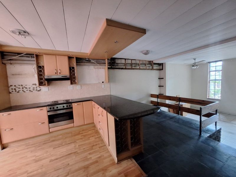 Tranquil 3-Bedroom Duplex in Beautiful Tree-Filled Complex | Deceased Estate Opportunity - Photo 6