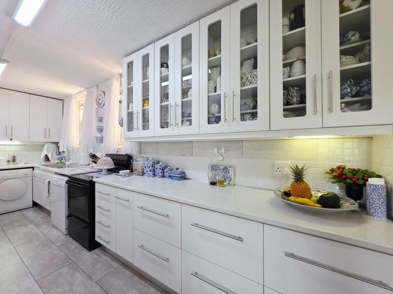 Picture Perfect 3 Bedroom Ground-Floor Apartment - Photo 2