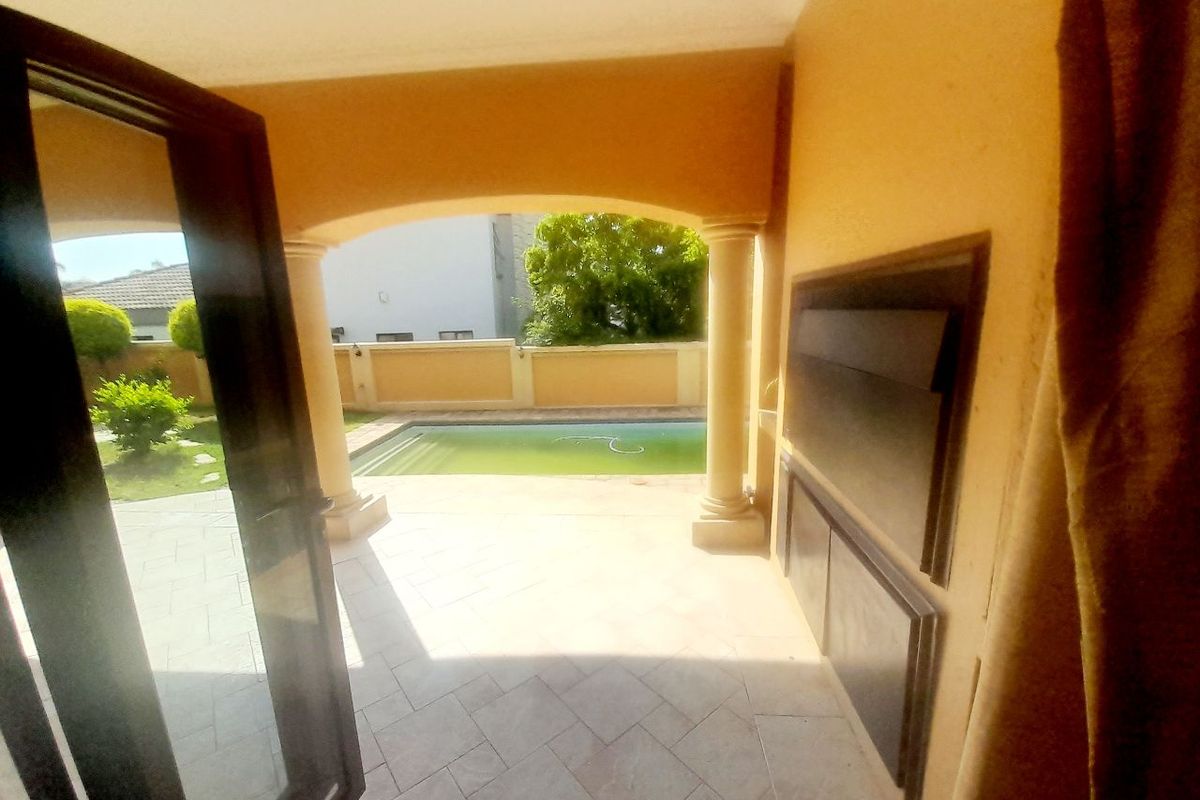 Magnificent 7-Bedroom Tuscan Double-Storey Home in Savanna Hills Estate, Sagewood, Midrand - Photo 4