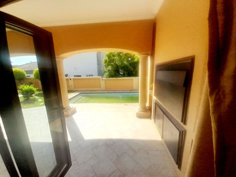 Magnificent 7-Bedroom Tuscan Double-Storey Home in Savanna Hills Estate, Sagewood, Midrand - Photo 4