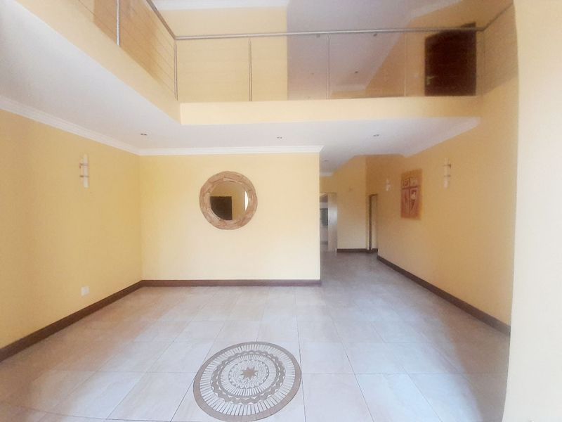 Magnificent 7-Bedroom Tuscan Double-Storey Home in Savanna Hills Estate, Sagewood, Midrand - Photo 2