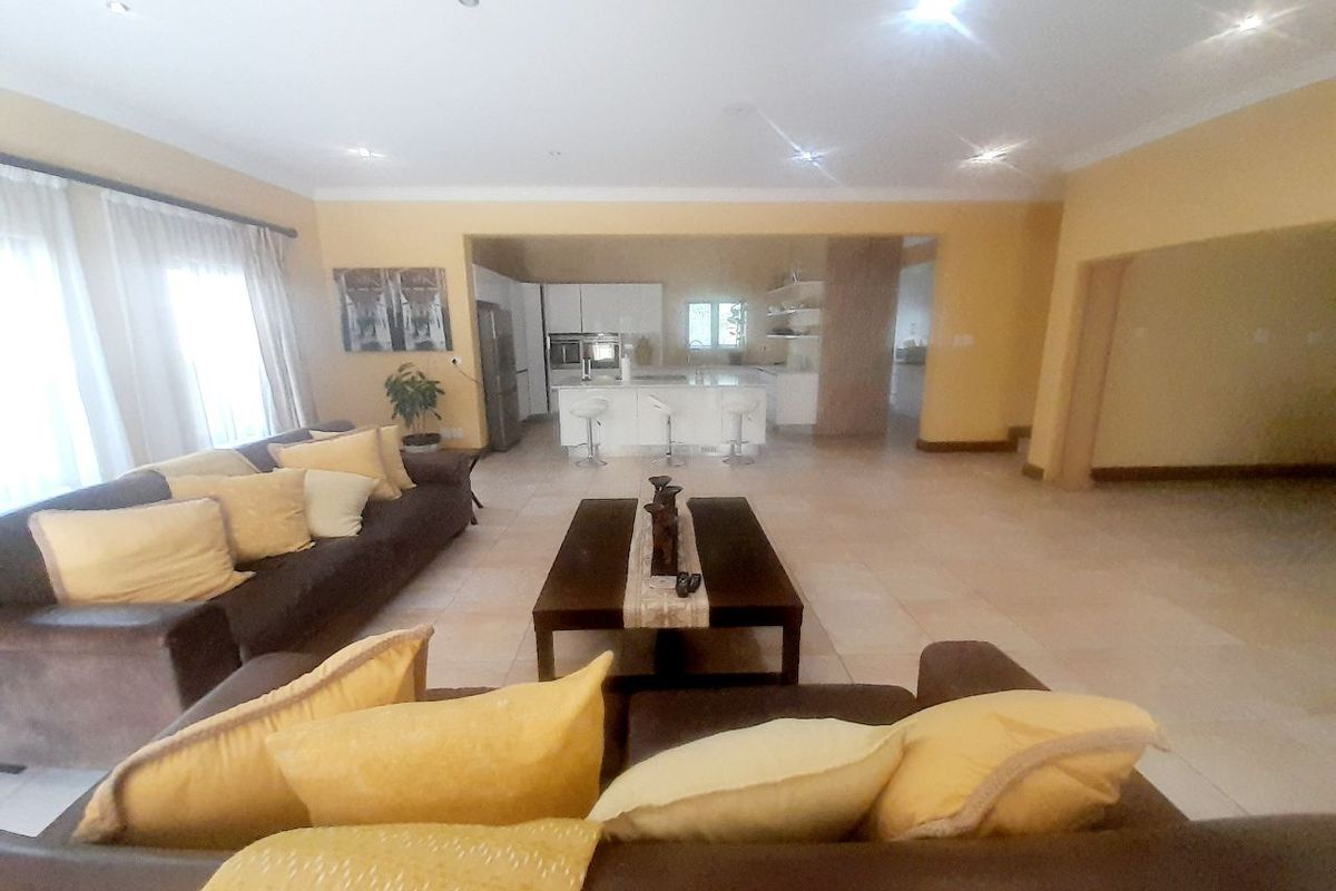 Magnificent 7-Bedroom Tuscan Double-Storey Home in Savanna Hills Estate, Sagewood, Midrand - Photo 3