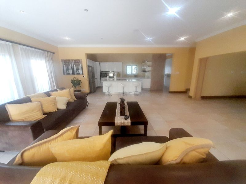 Magnificent 7-Bedroom Tuscan Double-Storey Home in Savanna Hills Estate, Sagewood, Midrand - Photo 3