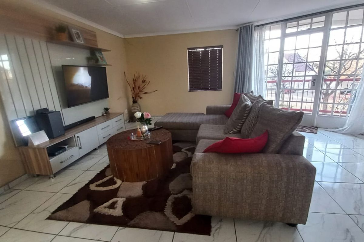 Two bedroom First Floor Unit in Secure Noorwyk Complex - Photo 5