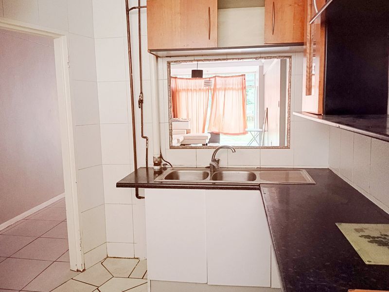 2 Bedroom 1 Bathroom Ground floor  Apartment With a Private Garden  - Photo 8