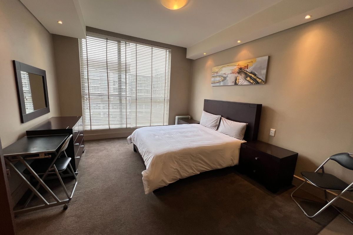 Fully Furnished 1 Bed Apartment in Sought-After Bedford Square - Photo 2