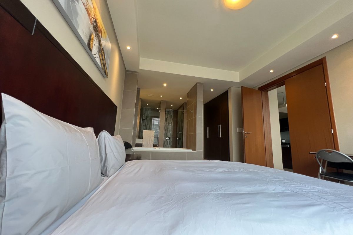 Fully Furnished 1 Bed Apartment in Sought-After Bedford Square - Photo 3