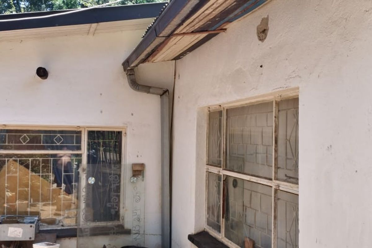 Solid family home with flat - Photo 4