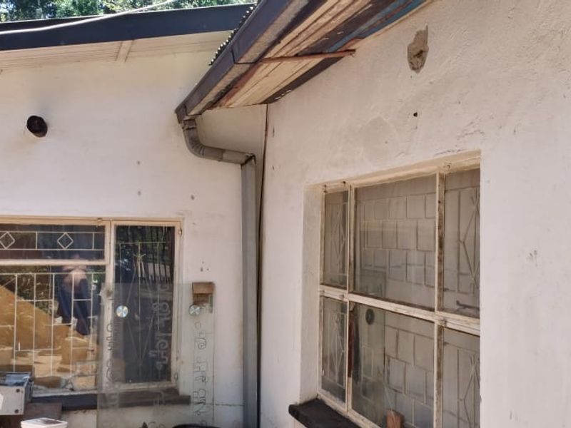 Solid family home with flat - Photo 4