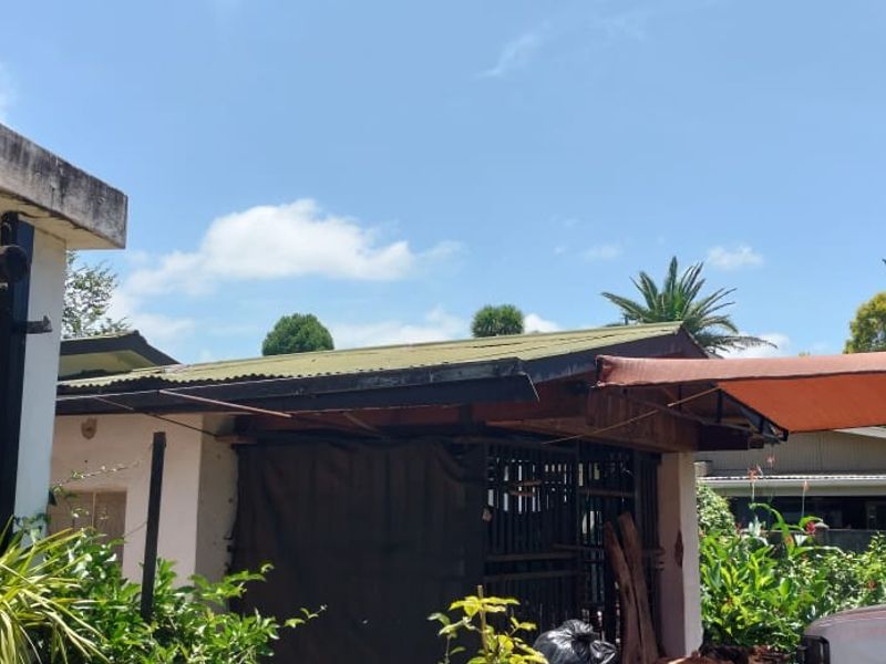 Solid family home with flat - Photo 9